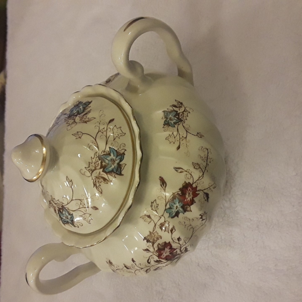 Johnson Bros 2..B Snowhite Regency 4 3/4" Sugar Bowl